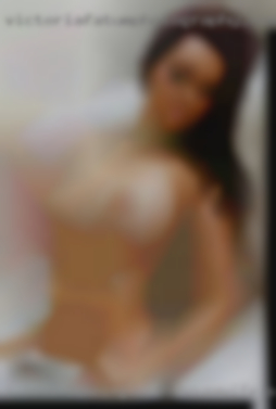 I love camming with housewife a hot girl.